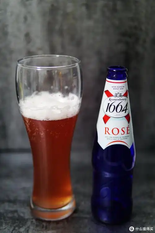 精致的果味啤酒kronenbourg1664桃红啤酒