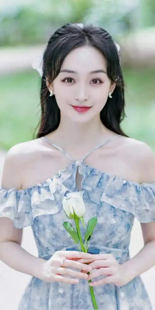 近日,85后中国内地女演员,模特,摄影师何泓姗姐姐终于上线营业啦,她在