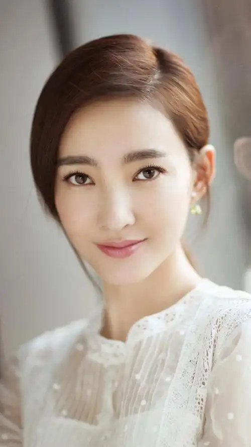 王丽坤个人资料(来自内蒙古自治区的王丽坤是当之无愧的素颜女神)