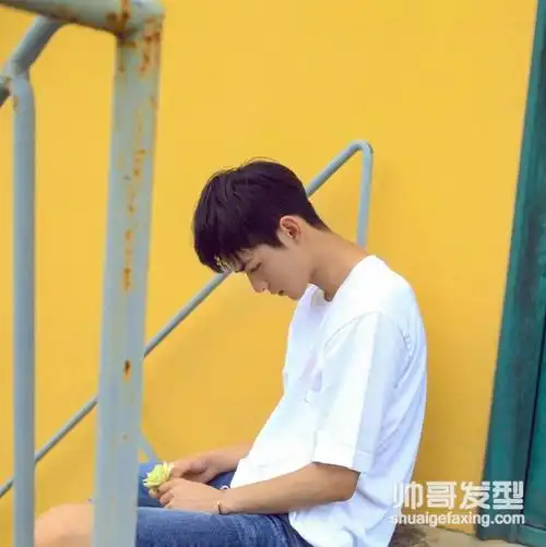 校草级帅哥周历杰黑色发型演绎青春校园风4