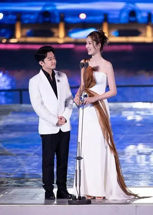 王祖蓝李亚男受邀参加中国电影大数据盛典