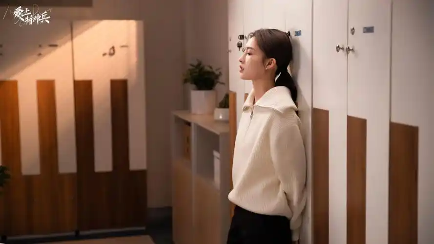 爱上特种兵 李沁白色毛衣壁纸