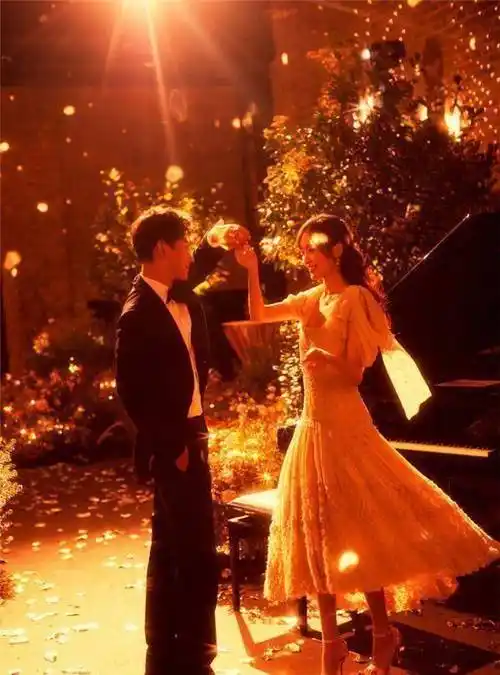 唐嫣和罗晋晒结婚证公布婚讯,婚礼前夕欢迎晚宴两人合舞好浪漫_祝福_