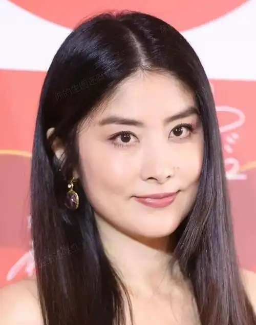 51岁的陈慧琳生图!真的是不老女神,身材高挑气质好,看不出年龄