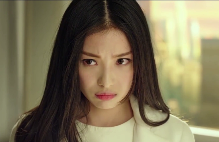 倪妮在28岁未成年这部电影中的造型超多各种美