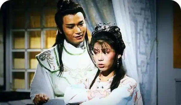 25岁走红,演活了杨康,曾与刘德华旗鼓相当,再次相聚,真得老了_苗乔伟