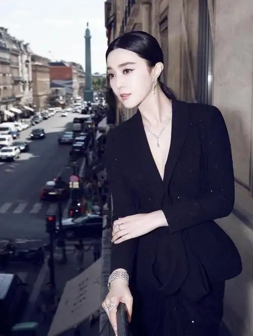 范冰冰穿搭原来这么淑女白色连衣裙配网纱手套名媛气质太真实