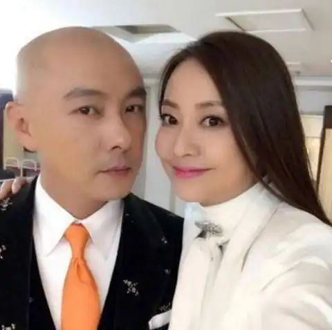 2014年张茜再次怀孕,因为有了七年前不幸的遭遇,夫妻两人这次是倍加