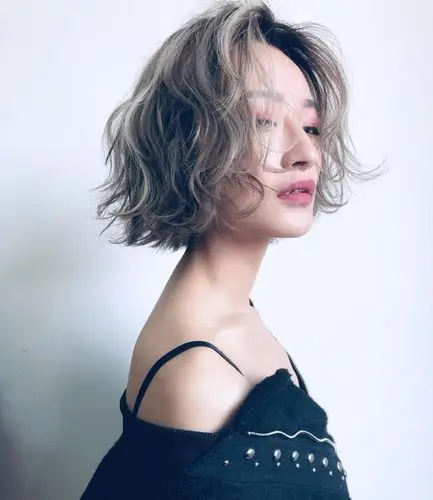 短发很流行,大脸也能选 2019适合大脸女生的短烫发这几款很不错