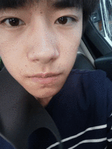 易烊千玺 自拍 微博 动图gif