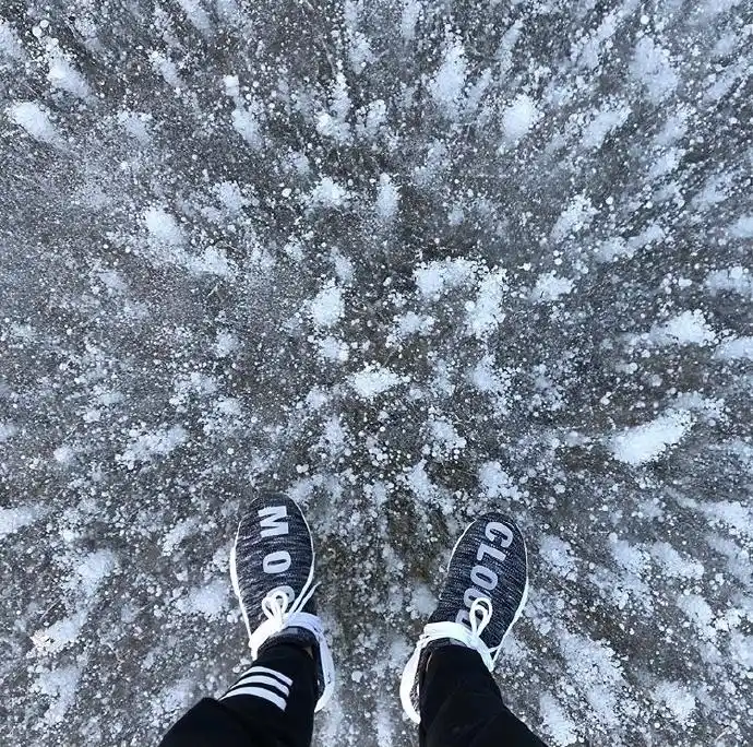[易烊千玺][分享]210601 易烊千玺的小脚脚图片合集 可爱的人连脚都是
