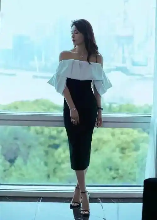 身高,也不会暴露腿型,只露出一截纤细的小腿,会显得身姿更加轻盈,刘涛