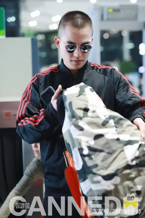 欧豪小可爱今天的寸头好评啊,羡慕去机场的同学!