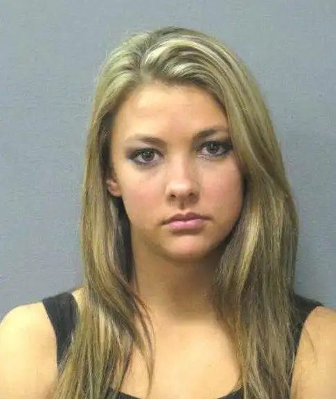 惊艳12位全球最美女囚犯高颜值照片令人惊叹2