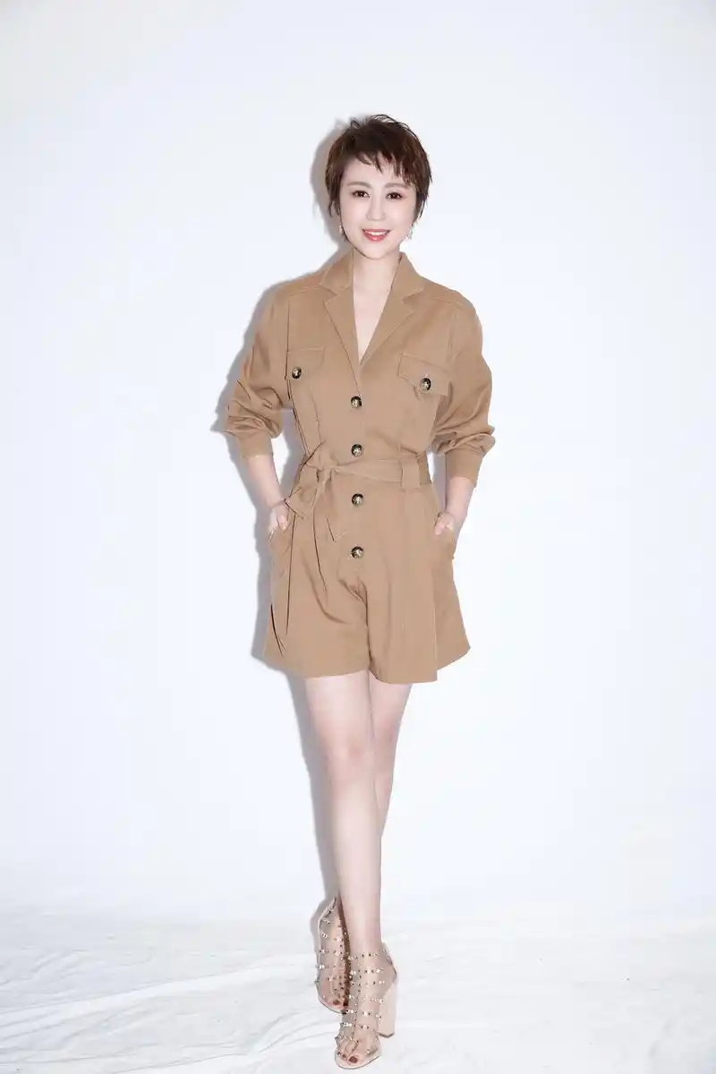 马丽再上《快本》筷子腿美skr 婚后综艺首秀