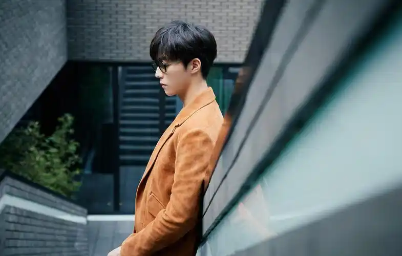 陈立农帅气西装写真,图库-回车桌面