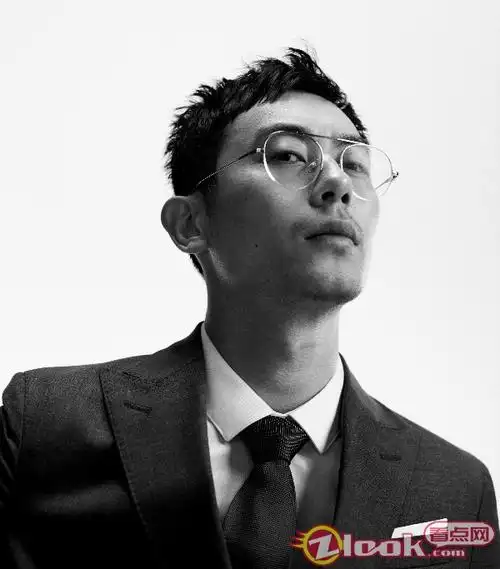 朱亚文《经纪人》拍大片 在线演绎型男魅力