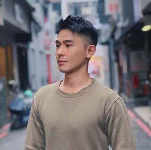 男生别乱剪发型了,建议留这3款"露额"短发,轻熟显帅气|寸头|脸型|刘海