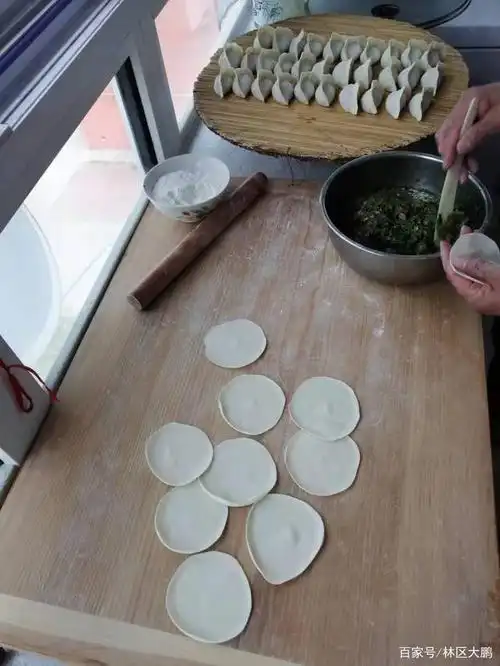 大山脚下院子里的香菜包饺子就是香