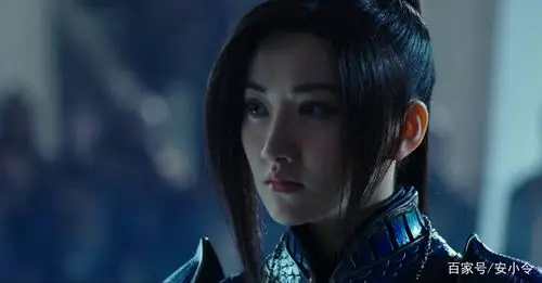 景甜在《长城》里的霸气剧照,不得不说她的气场很强!