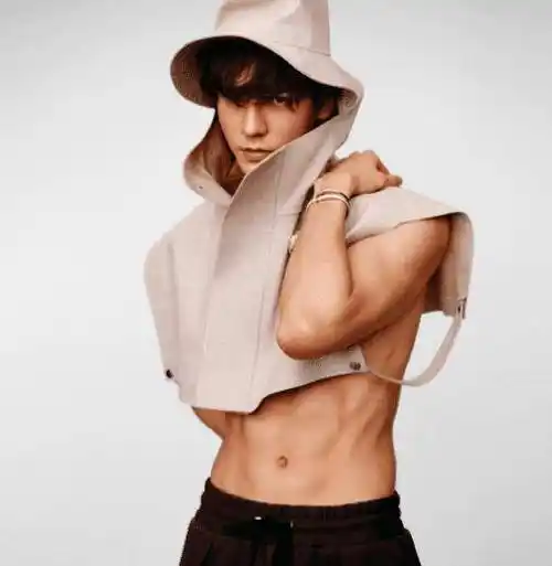 龚俊杨洋杂志身材反差感,谁看了不说一句喜欢_腹肌_销量_帅哥