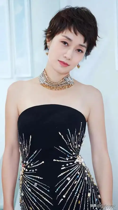 马伊琍短发美女清爽干练