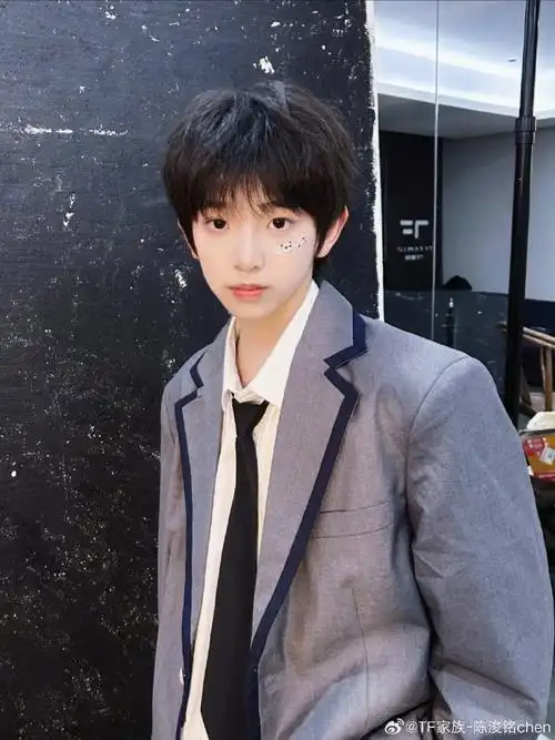 陈浚铭晒tfboys签名照