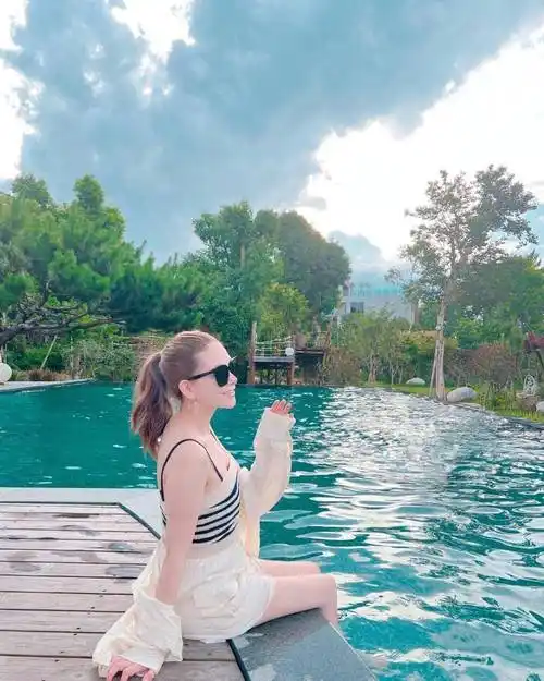 周杰伦太太曝光泳装照,昆凌育有两女一子!网友惊叹神仙般身材!