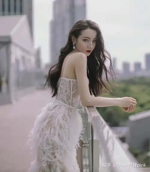 迪丽热巴有哪些让人感觉惊艳不已的红毯造型