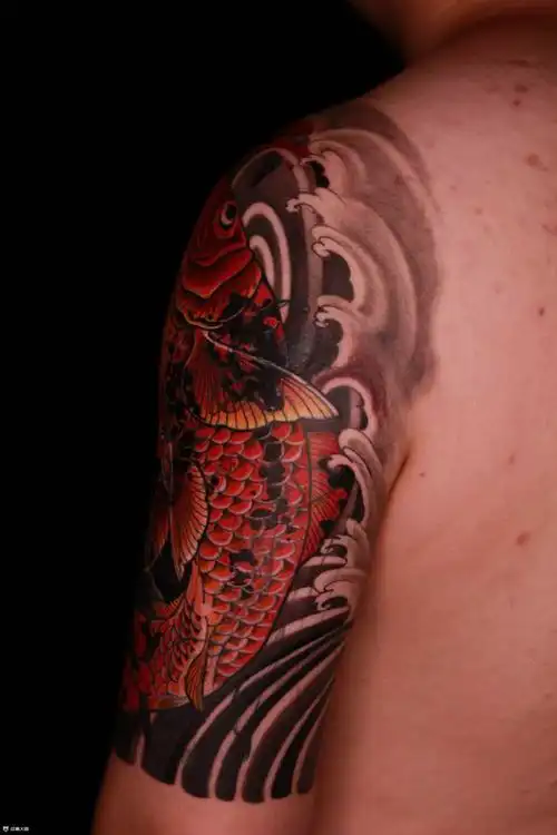 鲤鱼遮盖_鲤鱼手臂纹身图案大全 - 纹身大咖