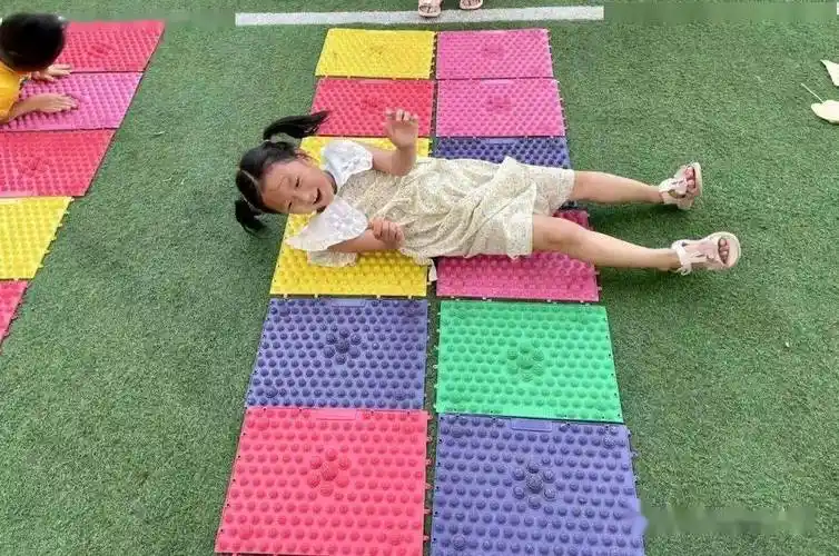 尖叫吧小脚丫东方之子幼儿园指压板挑战