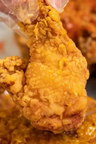 叫了个炸鸡整只开吃!