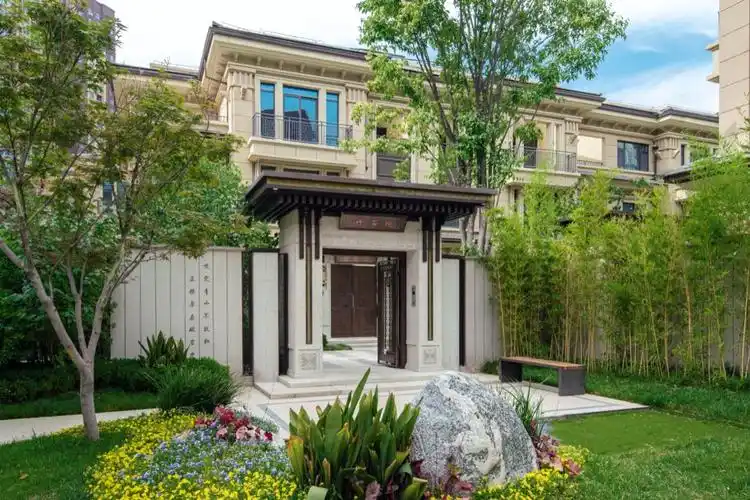 十四年来,龙湖地产开发足迹遍布西安各大版块,龙湖曲江盛景,龙湖