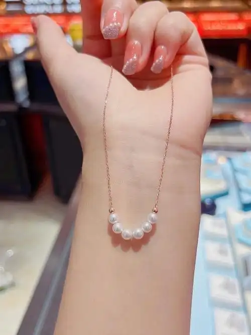 老凤祥玫瑰金镶嵌珍珠项链