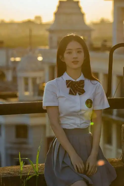 赵丽颖穿学生气息制服 黑长直发型清新靓丽