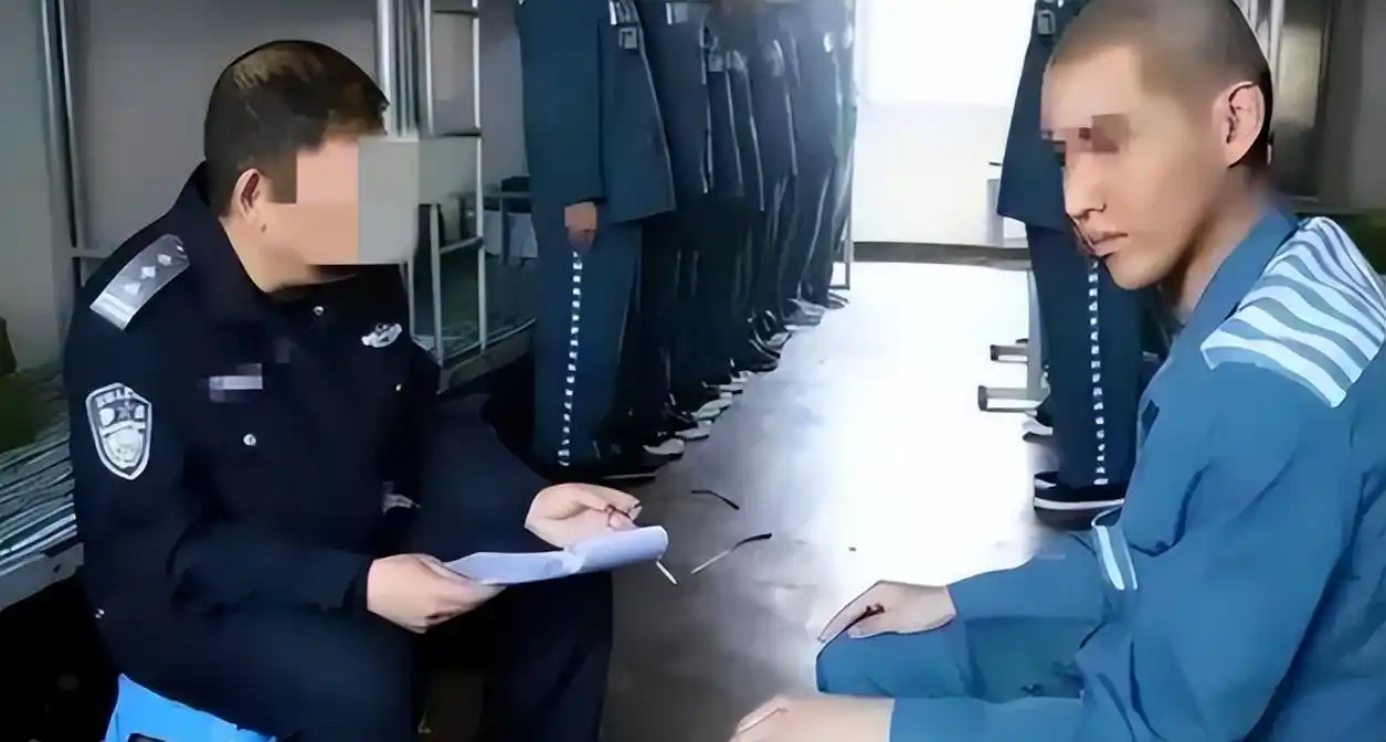 吴亦凡近照疑似曝光,发福到认不出来,当上"副班长"仍坚持写歌