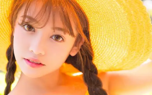 可爱甜美少女唯美高清桌面壁纸