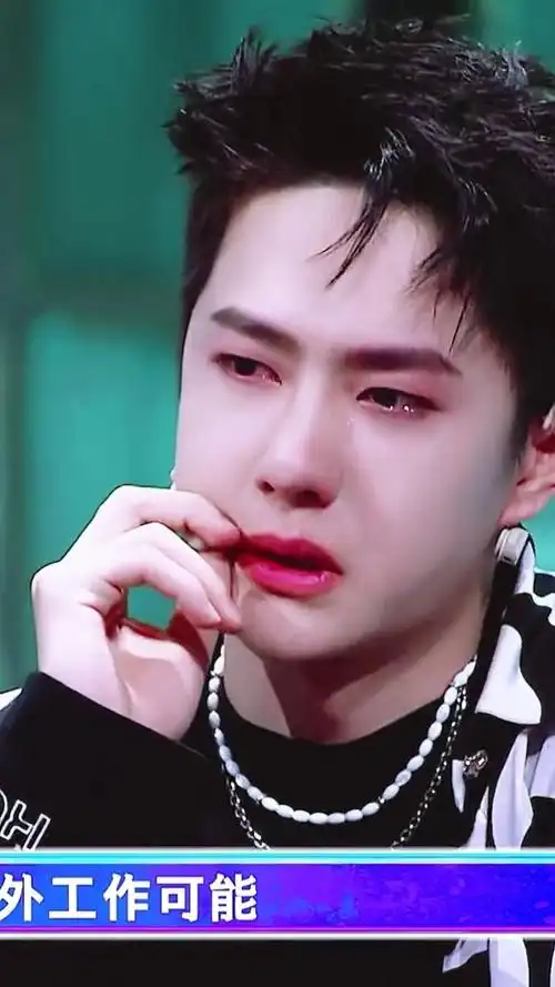 感同身受,想到了自己的爷爷,哭的泣不成声,心疼#王一博 #王一博看落叶