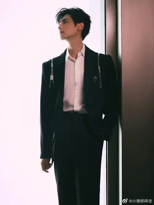 罗云熙窗边大片##罗云熙的侧颜