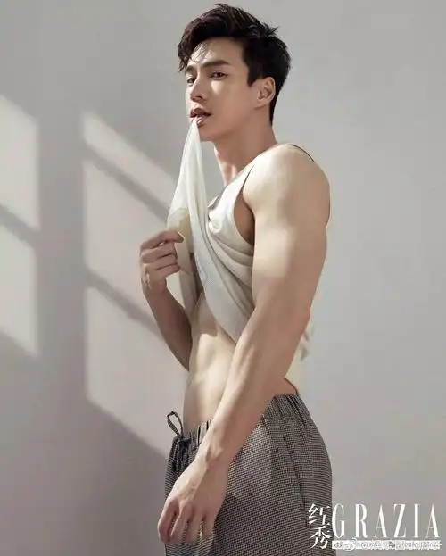 宋威龙,王嘉尔,井柏然分别是12,15,17,因为喜欢王嘉尔(的肌肉)所以