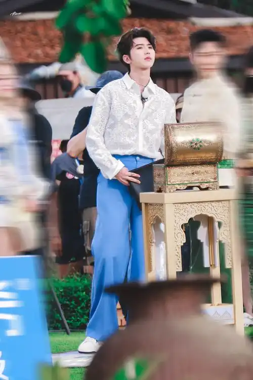 蔡徐坤泰国路透##蔡徐坤曼谷录制跑男人气好高