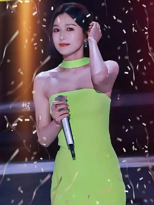 秦岚超话#秦岚说要去唱歌没人信#231110 |双11惊喜之夜『我们的背包已