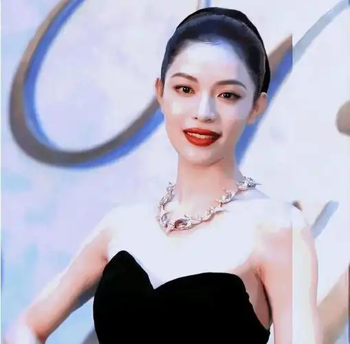 腰部受伤还坚持参加比赛,钟楚曦比看起来努力|舒淇|娱乐圈|冯小刚