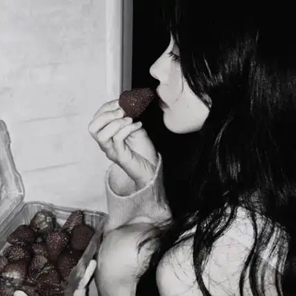 2021最新暗黑丧系的难过女生图片 惹人怜爱的难过女生伤感素材_7