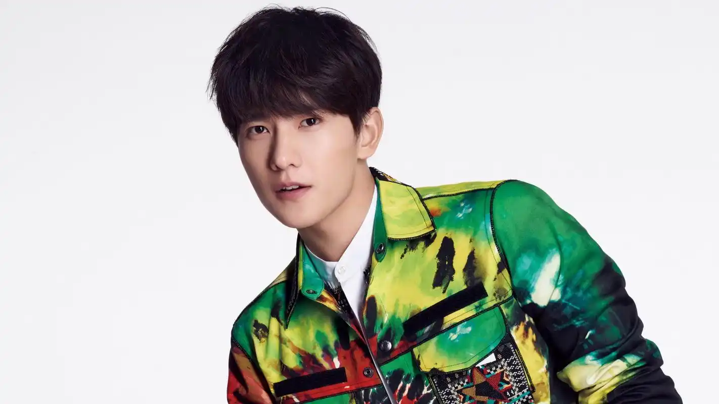 当红小生杨洋帅气时尚写真图片桌面壁纸