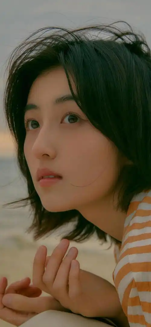 张子枫海边随拍女生专用可爱壁纸