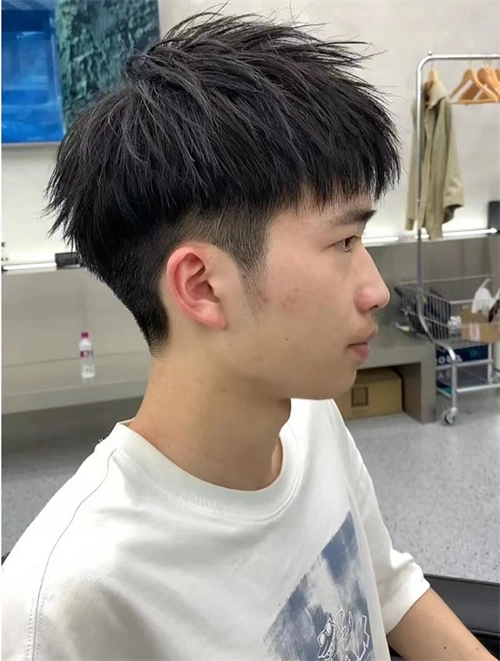 铲青前刺摩根烫 清爽帅气颜值高_男士短发 - 美发站