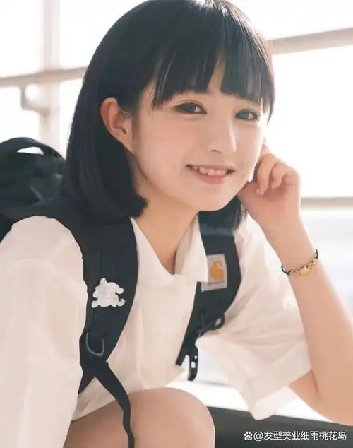 无敌显嫩的学生头,脸大脸小都适合,不用烫染就很好看的短发,发量多的