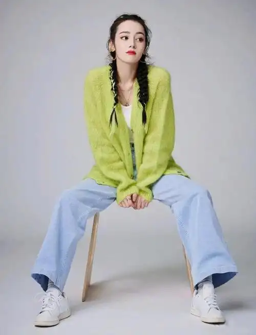 穿搭美好的夏天悄悄的来啦,最近好多女明星都已经穿上了绿色~这沁人