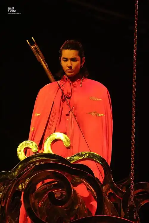 吴亦凡kris wu天地东西演唱会《天地》,如盖世英雄.